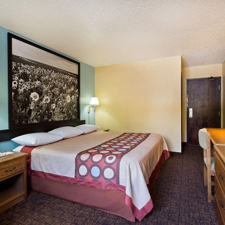 ซูเปอร์ 8 บาย วินด์แฮม เลซิงตันพาร์ค/แคลิฟอร์เนีย แอเรีย Hotel ภายนอก รูปภาพ