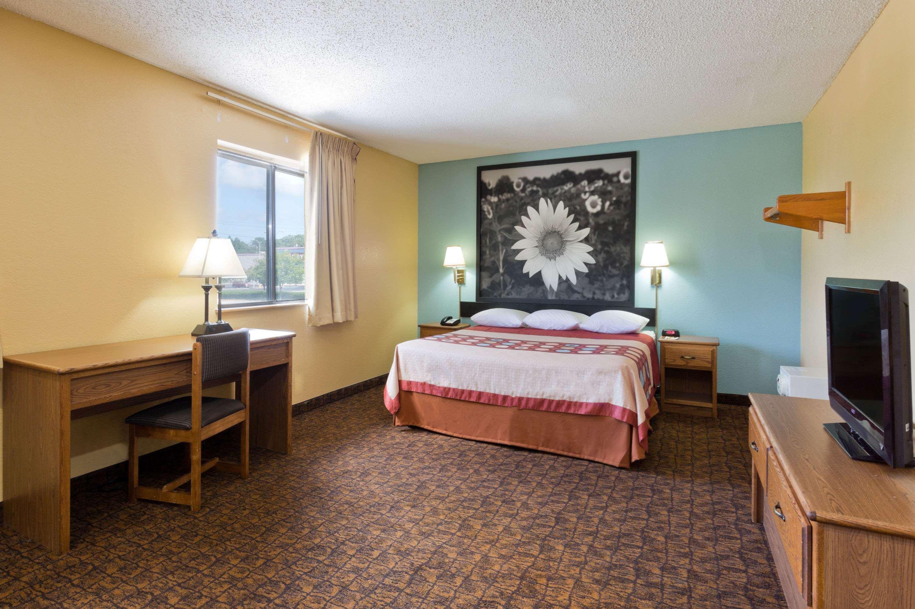 ซูเปอร์ 8 บาย วินด์แฮม เลซิงตันพาร์ค/แคลิฟอร์เนีย แอเรีย Hotel ภายนอก รูปภาพ